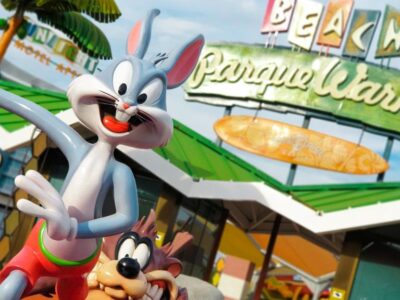 Splash into adventure at Parque Warner Beach. Experience exciting water rides, lazy rivers, and sun-soaked relaxation for the perfect family getaway. GoTicketless.co.uk TM & © Warner Bros. Entertainment Inc.
